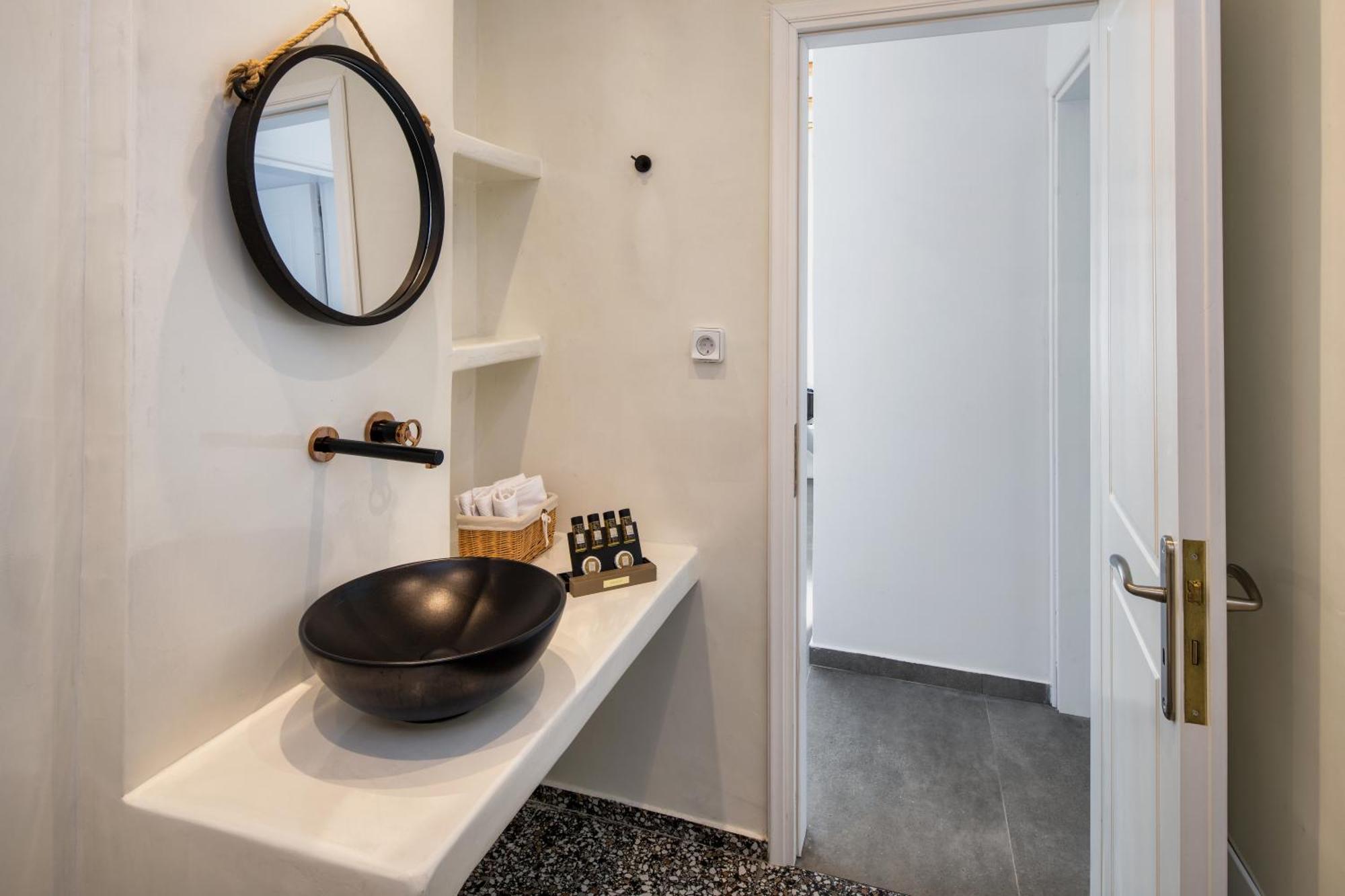Peaceful Seafront Retreat In Santorini -Sonus Mare Beach Houses Vúrvulosz Kültér fotó