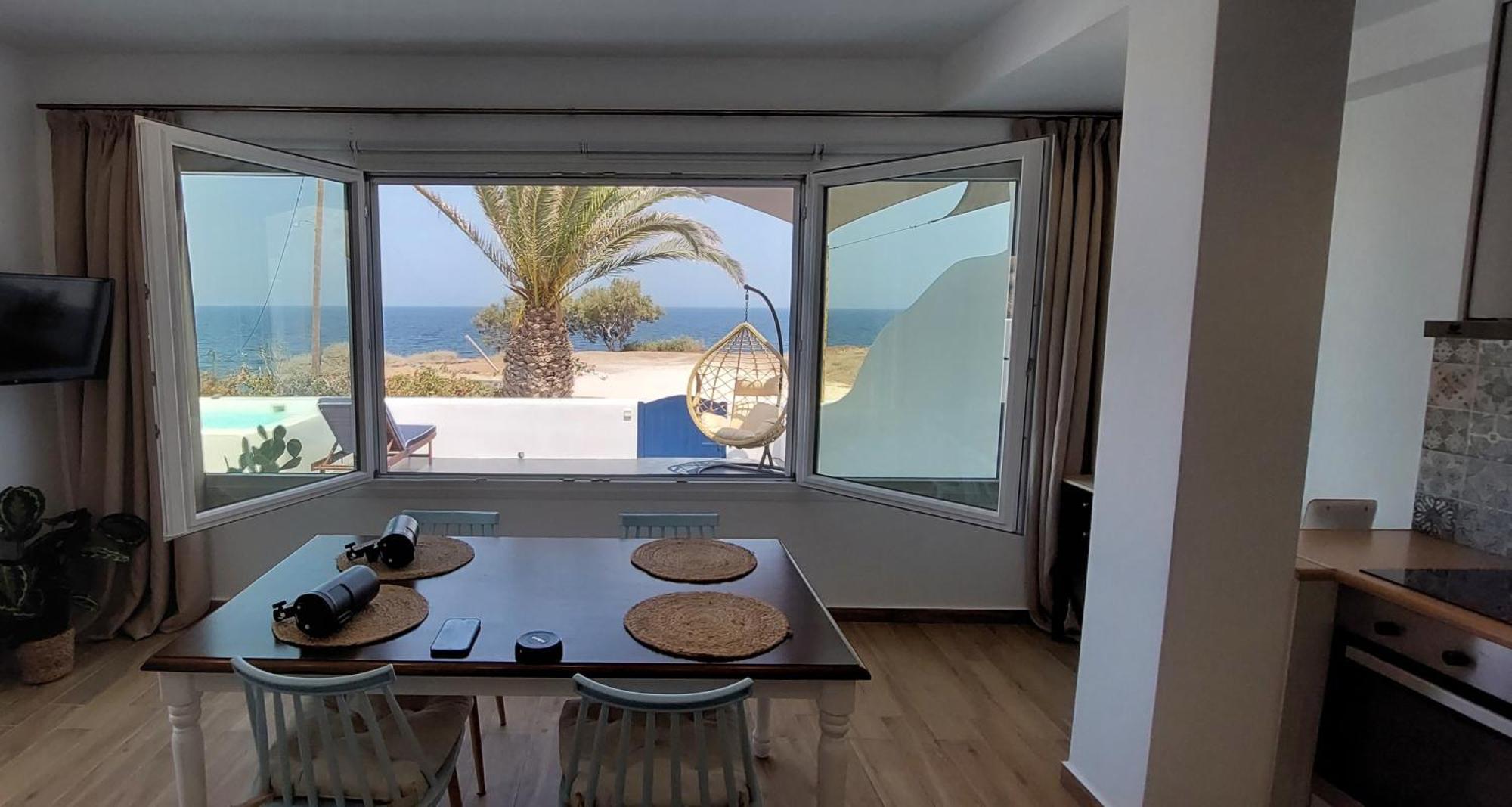 Peaceful Seafront Retreat In Santorini -Sonus Mare Beach Houses Vúrvulosz Kültér fotó